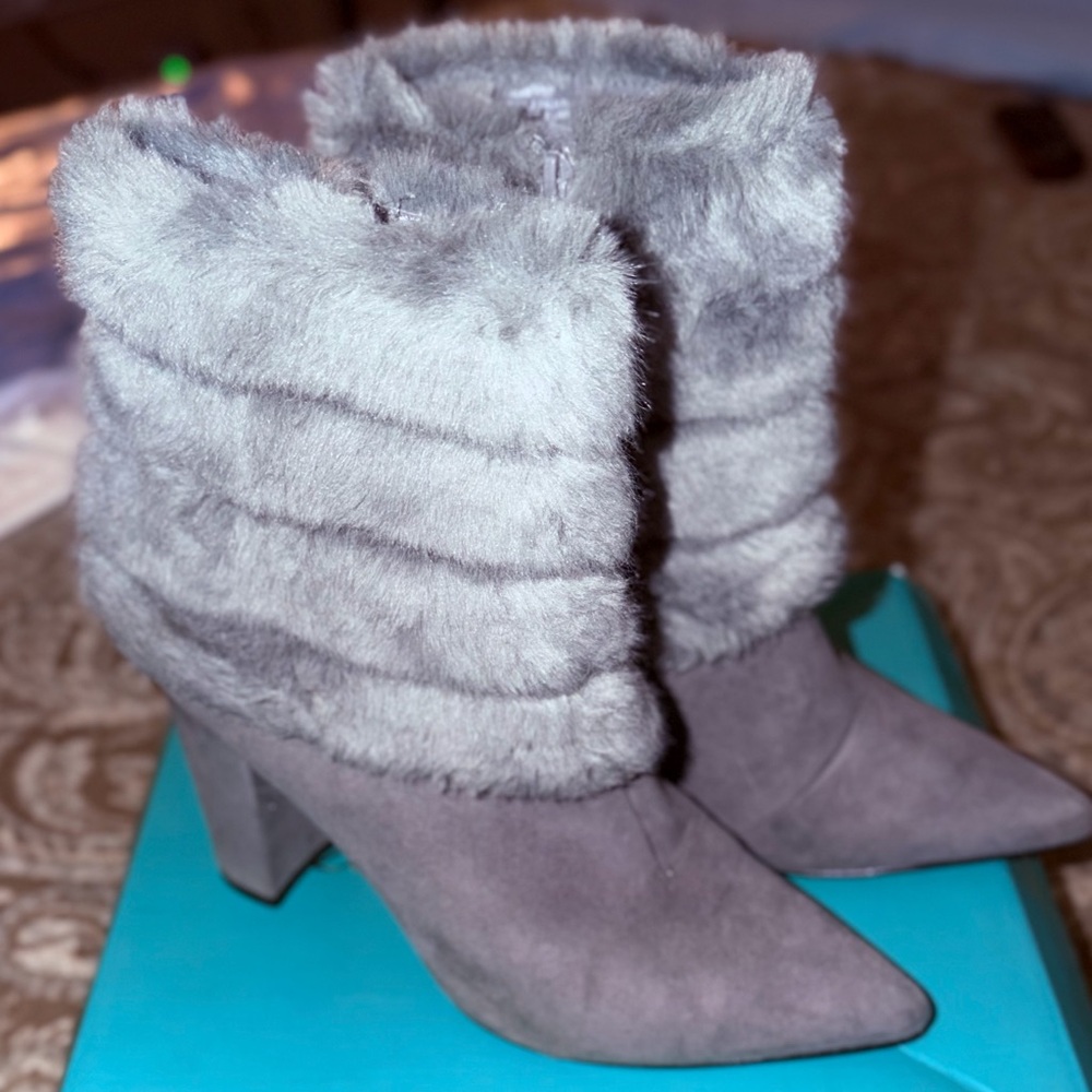 Elegant Gray Faux Fur Ankle Boots